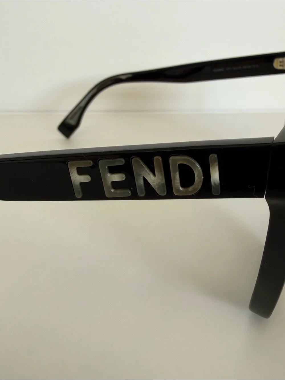 NEW!!! Fendi women oversized sunglasses FE40086I 01F Authentic